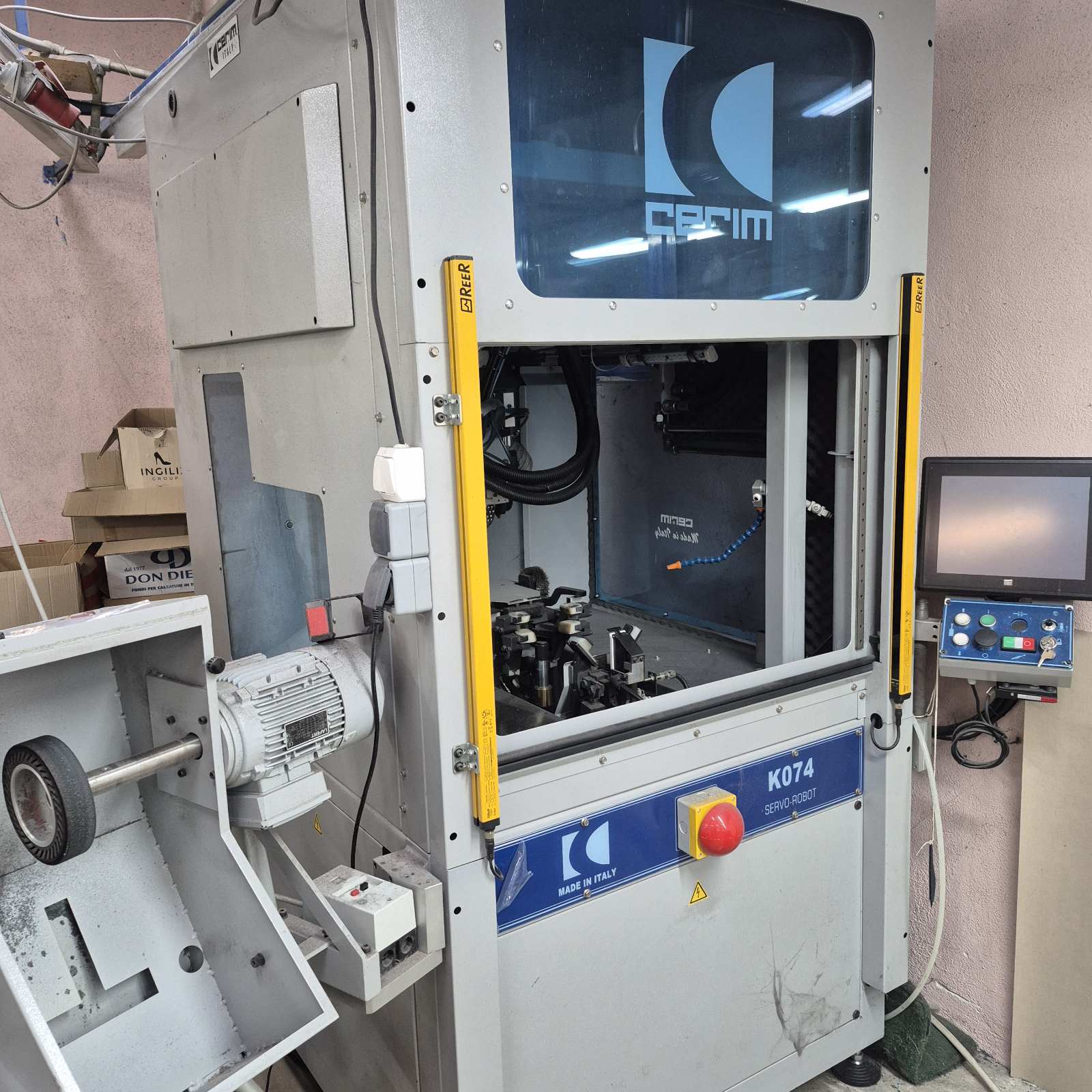 Automatic shoe roughing, pounding and scouring machine CERIM K074